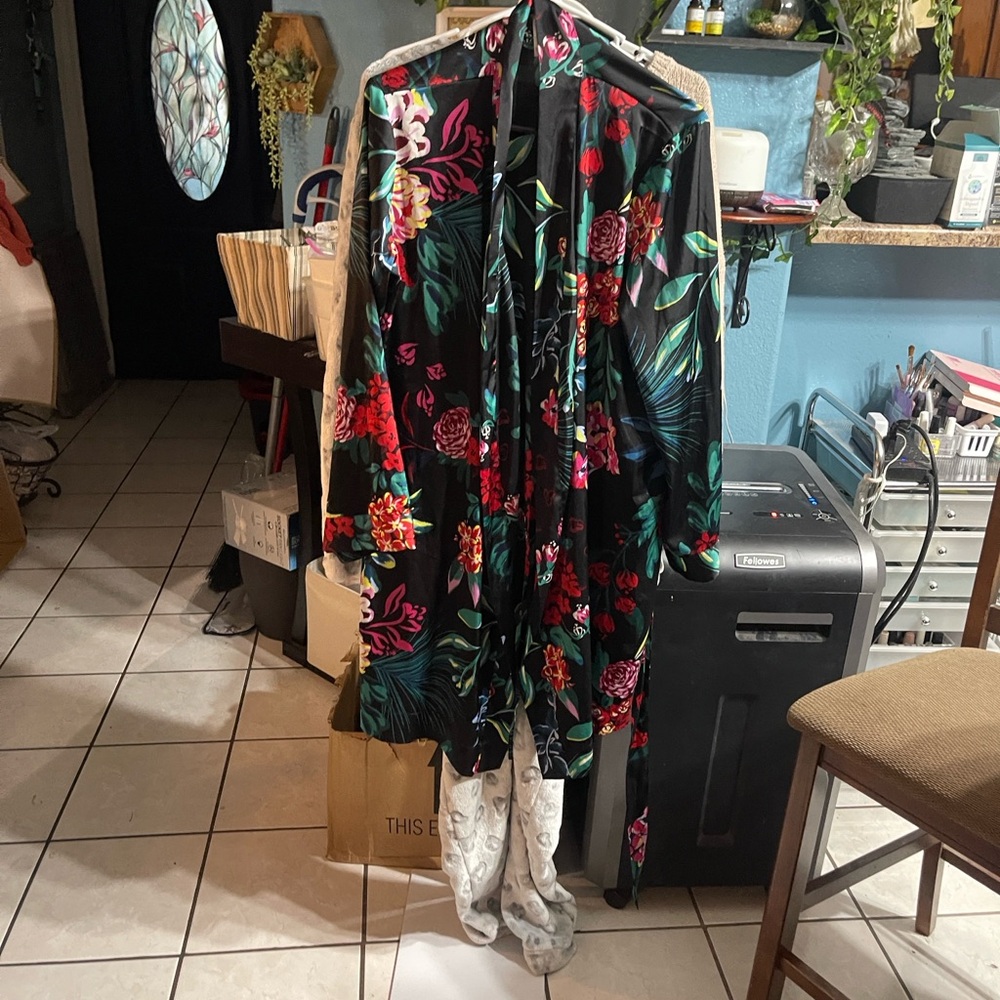 adidas Floral Black Robe - Picture 4 of 8